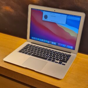 Apple MacBook Air 11" (4GB RAM / 128GB SSD)